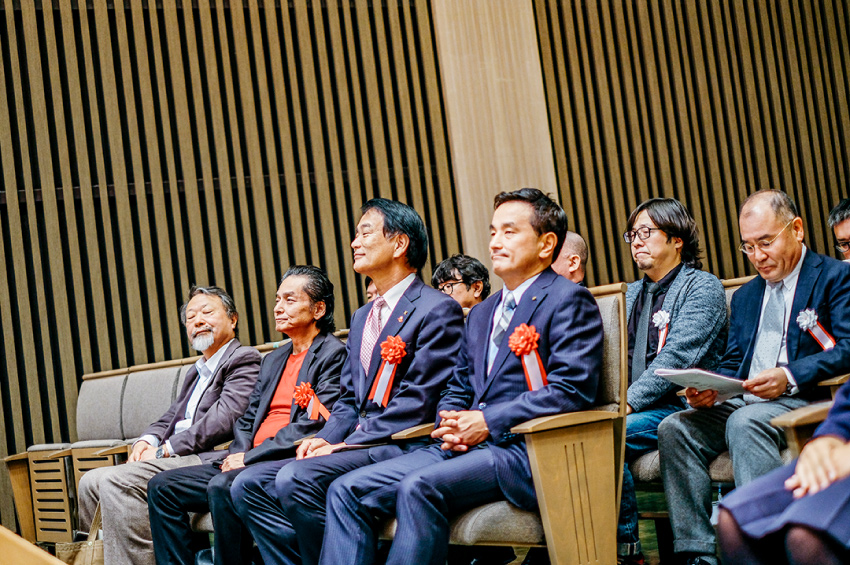 来賓は、山口県知事・村岡嗣政様、防府市長・池田 豊様、山口県デザイン協会副会長・永田好人様