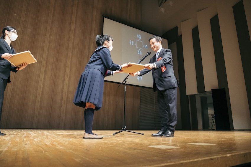 県知事賞授与(村岡県知事様)