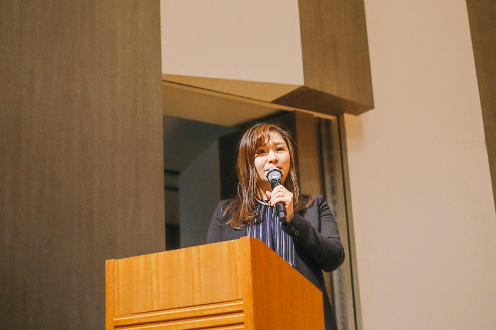 司会は今年も、tysテレビ山口の関谷名加アナウンサー