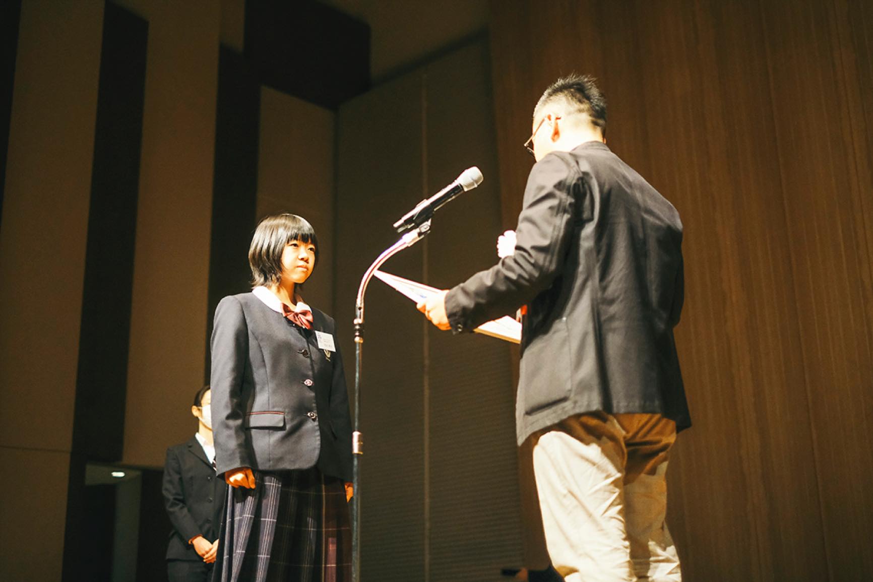 グランプリ 授与（土江孝審査員）