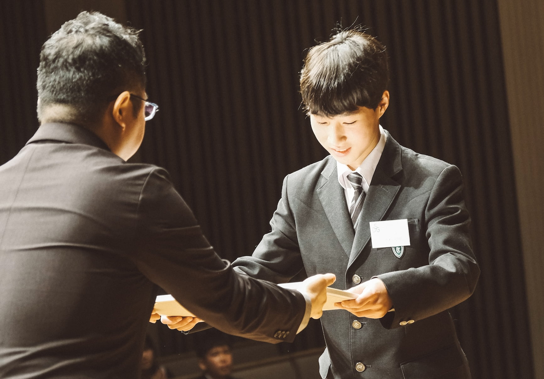 グランプリ 授与（吉野貴普審査員）